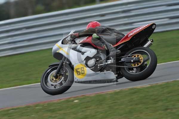 Motorcycle action photographs;Trackday digital images;event digital images;eventdigitalimages;no limits trackday;peter wileman photography;snetterton;snetterton circuit norfolk;snetterton photographs;trackday;trackday photos