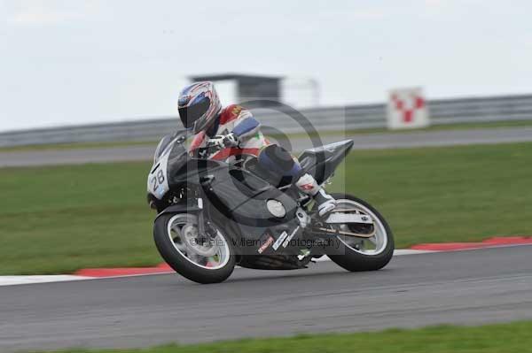 Motorcycle action photographs;Trackday digital images;event digital images;eventdigitalimages;no limits trackday;peter wileman photography;snetterton;snetterton circuit norfolk;snetterton photographs;trackday;trackday photos
