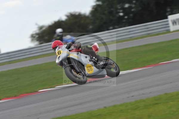 Motorcycle action photographs;Trackday digital images;event digital images;eventdigitalimages;no limits trackday;peter wileman photography;snetterton;snetterton circuit norfolk;snetterton photographs;trackday;trackday photos