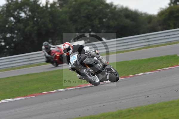 Motorcycle action photographs;Trackday digital images;event digital images;eventdigitalimages;no limits trackday;peter wileman photography;snetterton;snetterton circuit norfolk;snetterton photographs;trackday;trackday photos