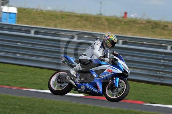 Motorcycle action photographs;Trackday digital images;event digital images;eventdigitalimages;no limits trackday;peter wileman photography;snetterton;snetterton circuit norfolk;snetterton photographs;trackday;trackday photos