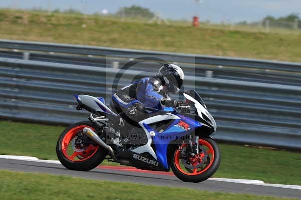 Motorcycle action photographs;Trackday digital images;event digital images;eventdigitalimages;no limits trackday;peter wileman photography;snetterton;snetterton circuit norfolk;snetterton photographs;trackday;trackday photos