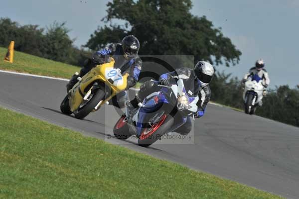 Motorcycle action photographs;Trackday digital images;event digital images;eventdigitalimages;no limits trackday;peter wileman photography;snetterton;snetterton circuit norfolk;snetterton photographs;trackday;trackday photos