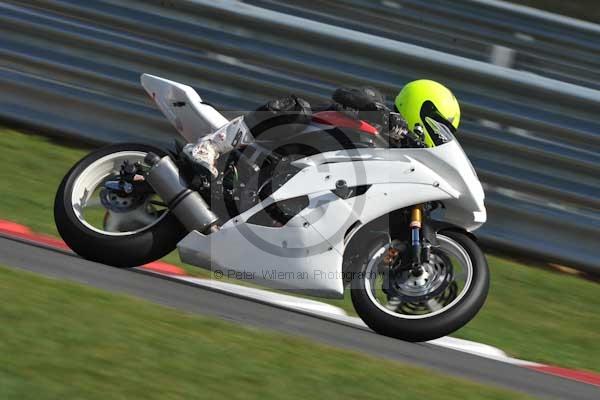 Motorcycle action photographs;Trackday digital images;event digital images;eventdigitalimages;no limits trackday;peter wileman photography;snetterton;snetterton circuit norfolk;snetterton photographs;trackday;trackday photos