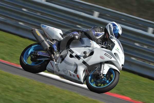 Motorcycle action photographs;Trackday digital images;event digital images;eventdigitalimages;no limits trackday;peter wileman photography;snetterton;snetterton circuit norfolk;snetterton photographs;trackday;trackday photos