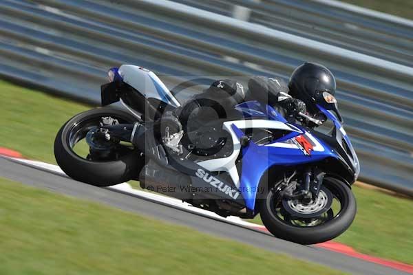 Motorcycle action photographs;Trackday digital images;event digital images;eventdigitalimages;no limits trackday;peter wileman photography;snetterton;snetterton circuit norfolk;snetterton photographs;trackday;trackday photos