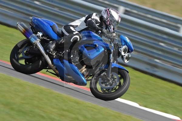 Motorcycle action photographs;Trackday digital images;event digital images;eventdigitalimages;no limits trackday;peter wileman photography;snetterton;snetterton circuit norfolk;snetterton photographs;trackday;trackday photos