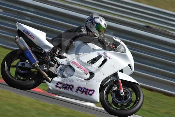 Motorcycle action photographs;Trackday digital images;event digital images;eventdigitalimages;no limits trackday;peter wileman photography;snetterton;snetterton circuit norfolk;snetterton photographs;trackday;trackday photos