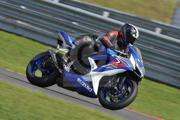 Motorcycle action photographs;Trackday digital images;event digital images;eventdigitalimages;no limits trackday;peter wileman photography;snetterton;snetterton circuit norfolk;snetterton photographs;trackday;trackday photos