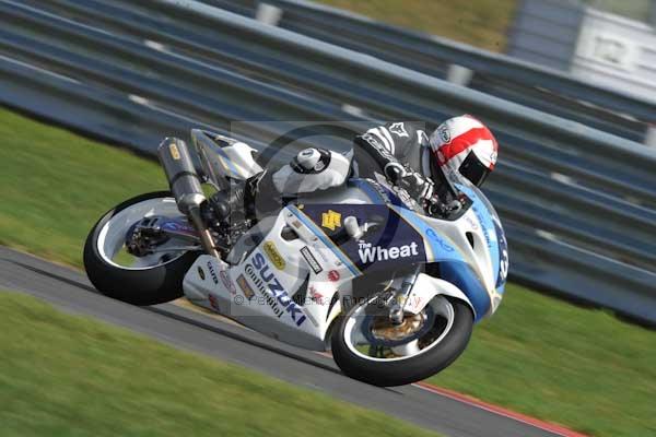Motorcycle action photographs;Trackday digital images;event digital images;eventdigitalimages;no limits trackday;peter wileman photography;snetterton;snetterton circuit norfolk;snetterton photographs;trackday;trackday photos