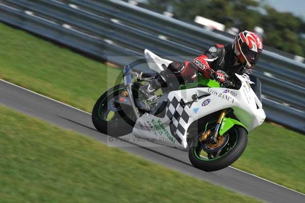 Motorcycle action photographs;Trackday digital images;event digital images;eventdigitalimages;no limits trackday;peter wileman photography;snetterton;snetterton circuit norfolk;snetterton photographs;trackday;trackday photos