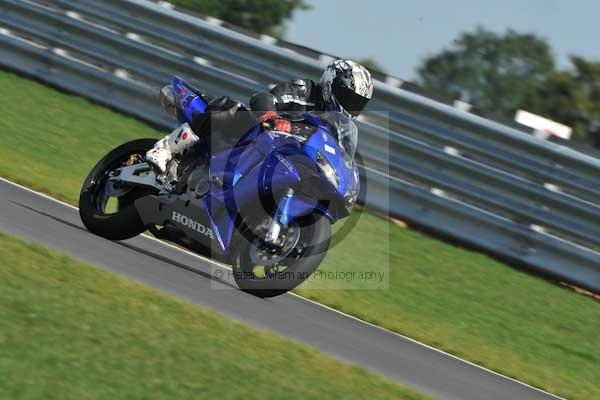 Motorcycle action photographs;Trackday digital images;event digital images;eventdigitalimages;no limits trackday;peter wileman photography;snetterton;snetterton circuit norfolk;snetterton photographs;trackday;trackday photos