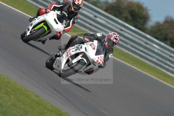 Motorcycle action photographs;Trackday digital images;event digital images;eventdigitalimages;no limits trackday;peter wileman photography;snetterton;snetterton circuit norfolk;snetterton photographs;trackday;trackday photos