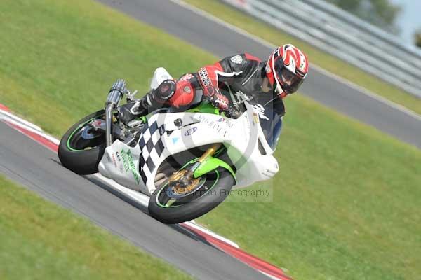 Motorcycle action photographs;Trackday digital images;event digital images;eventdigitalimages;no limits trackday;peter wileman photography;snetterton;snetterton circuit norfolk;snetterton photographs;trackday;trackday photos