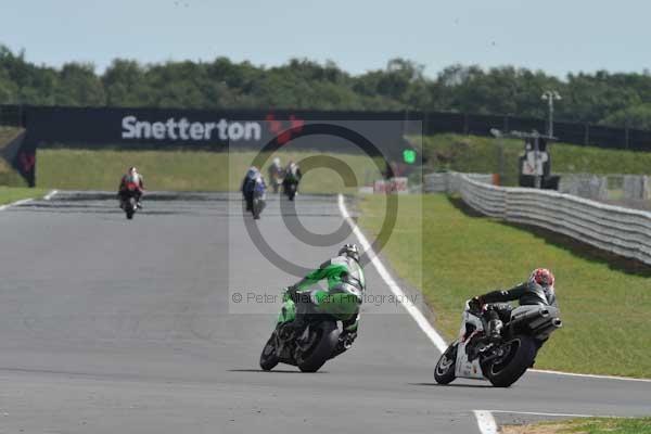 Motorcycle action photographs;Trackday digital images;event digital images;eventdigitalimages;no limits trackday;peter wileman photography;snetterton;snetterton circuit norfolk;snetterton photographs;trackday;trackday photos
