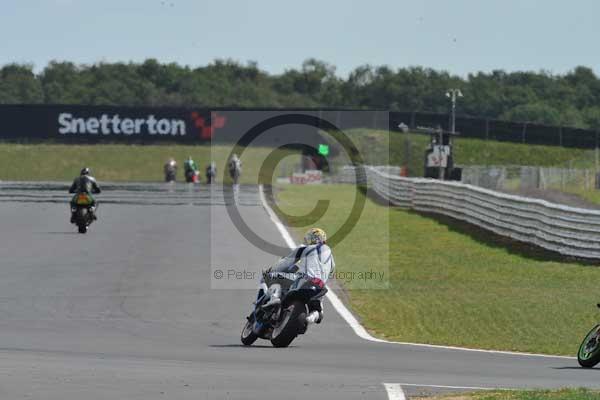 Motorcycle action photographs;Trackday digital images;event digital images;eventdigitalimages;no limits trackday;peter wileman photography;snetterton;snetterton circuit norfolk;snetterton photographs;trackday;trackday photos