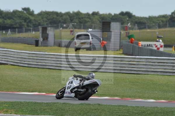 Motorcycle action photographs;Trackday digital images;event digital images;eventdigitalimages;no limits trackday;peter wileman photography;snetterton;snetterton circuit norfolk;snetterton photographs;trackday;trackday photos