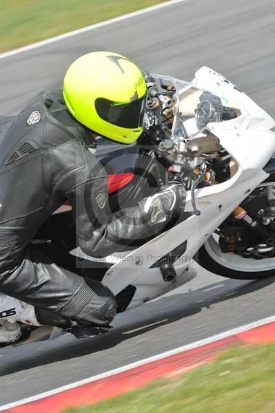 Motorcycle action photographs;Trackday digital images;event digital images;eventdigitalimages;no limits trackday;peter wileman photography;snetterton;snetterton circuit norfolk;snetterton photographs;trackday;trackday photos