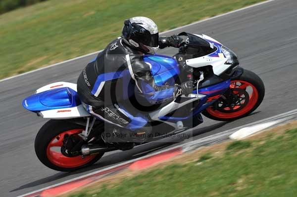 Motorcycle action photographs;Trackday digital images;event digital images;eventdigitalimages;no limits trackday;peter wileman photography;snetterton;snetterton circuit norfolk;snetterton photographs;trackday;trackday photos