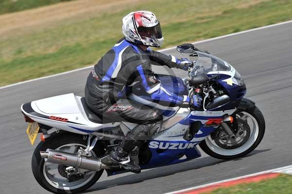 Motorcycle action photographs;Trackday digital images;event digital images;eventdigitalimages;no limits trackday;peter wileman photography;snetterton;snetterton circuit norfolk;snetterton photographs;trackday;trackday photos