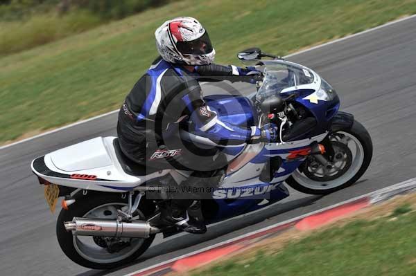 Motorcycle action photographs;Trackday digital images;event digital images;eventdigitalimages;no limits trackday;peter wileman photography;snetterton;snetterton circuit norfolk;snetterton photographs;trackday;trackday photos