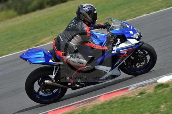 Motorcycle action photographs;Trackday digital images;event digital images;eventdigitalimages;no limits trackday;peter wileman photography;snetterton;snetterton circuit norfolk;snetterton photographs;trackday;trackday photos