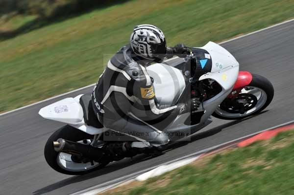 Motorcycle action photographs;Trackday digital images;event digital images;eventdigitalimages;no limits trackday;peter wileman photography;snetterton;snetterton circuit norfolk;snetterton photographs;trackday;trackday photos
