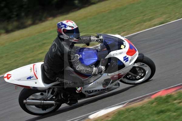 Motorcycle action photographs;Trackday digital images;event digital images;eventdigitalimages;no limits trackday;peter wileman photography;snetterton;snetterton circuit norfolk;snetterton photographs;trackday;trackday photos