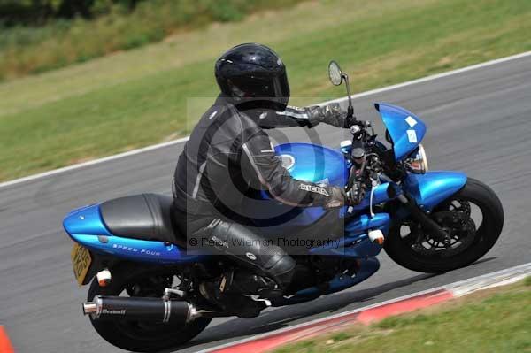 Motorcycle action photographs;Trackday digital images;event digital images;eventdigitalimages;no limits trackday;peter wileman photography;snetterton;snetterton circuit norfolk;snetterton photographs;trackday;trackday photos