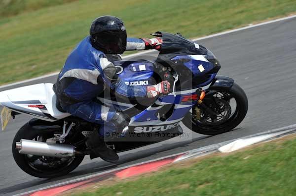 Motorcycle action photographs;Trackday digital images;event digital images;eventdigitalimages;no limits trackday;peter wileman photography;snetterton;snetterton circuit norfolk;snetterton photographs;trackday;trackday photos