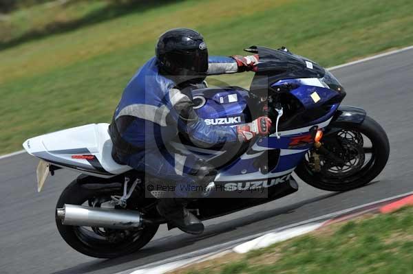 Motorcycle action photographs;Trackday digital images;event digital images;eventdigitalimages;no limits trackday;peter wileman photography;snetterton;snetterton circuit norfolk;snetterton photographs;trackday;trackday photos