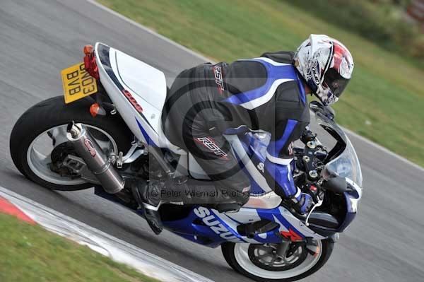 Motorcycle action photographs;Trackday digital images;event digital images;eventdigitalimages;no limits trackday;peter wileman photography;snetterton;snetterton circuit norfolk;snetterton photographs;trackday;trackday photos