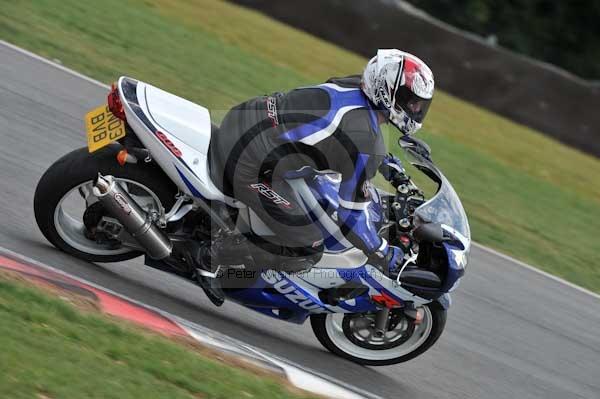 Motorcycle action photographs;Trackday digital images;event digital images;eventdigitalimages;no limits trackday;peter wileman photography;snetterton;snetterton circuit norfolk;snetterton photographs;trackday;trackday photos