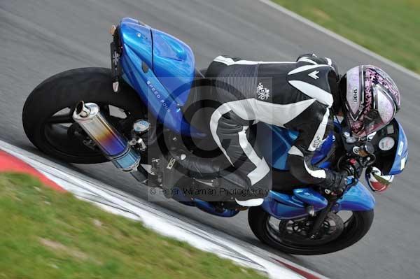 Motorcycle action photographs;Trackday digital images;event digital images;eventdigitalimages;no limits trackday;peter wileman photography;snetterton;snetterton circuit norfolk;snetterton photographs;trackday;trackday photos