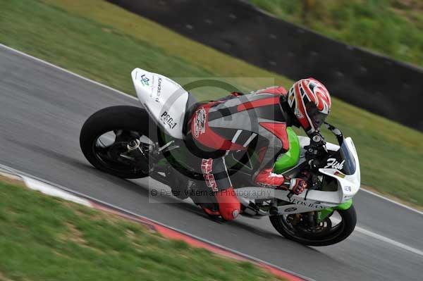 Motorcycle action photographs;Trackday digital images;event digital images;eventdigitalimages;no limits trackday;peter wileman photography;snetterton;snetterton circuit norfolk;snetterton photographs;trackday;trackday photos