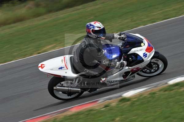 Motorcycle action photographs;Trackday digital images;event digital images;eventdigitalimages;no limits trackday;peter wileman photography;snetterton;snetterton circuit norfolk;snetterton photographs;trackday;trackday photos