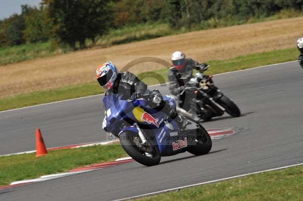 Motorcycle action photographs;Trackday digital images;event digital images;eventdigitalimages;no limits trackday;peter wileman photography;snetterton;snetterton circuit norfolk;snetterton photographs;trackday;trackday photos