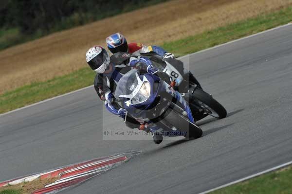 Motorcycle action photographs;Trackday digital images;event digital images;eventdigitalimages;no limits trackday;peter wileman photography;snetterton;snetterton circuit norfolk;snetterton photographs;trackday;trackday photos