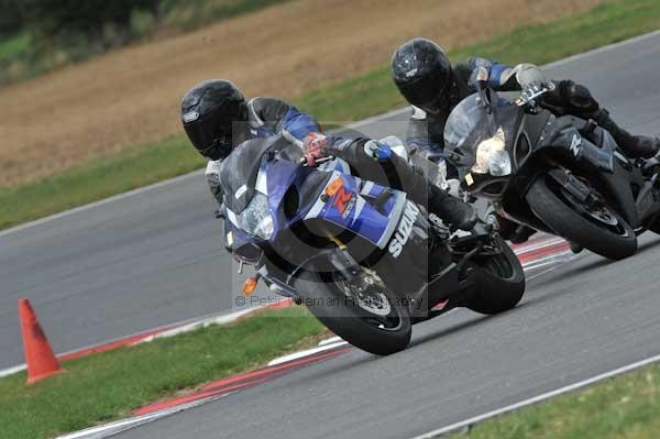 Motorcycle action photographs;Trackday digital images;event digital images;eventdigitalimages;no limits trackday;peter wileman photography;snetterton;snetterton circuit norfolk;snetterton photographs;trackday;trackday photos