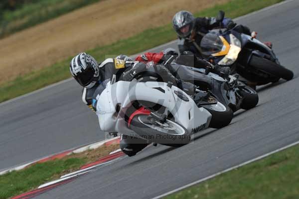 Motorcycle action photographs;Trackday digital images;event digital images;eventdigitalimages;no limits trackday;peter wileman photography;snetterton;snetterton circuit norfolk;snetterton photographs;trackday;trackday photos