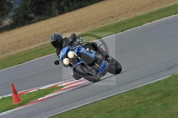 Motorcycle action photographs;Trackday digital images;event digital images;eventdigitalimages;no limits trackday;peter wileman photography;snetterton;snetterton circuit norfolk;snetterton photographs;trackday;trackday photos
