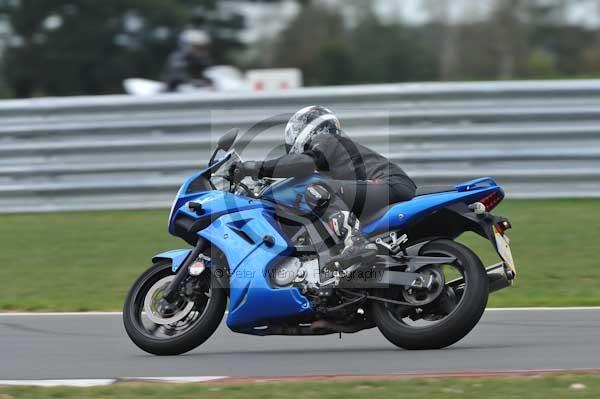 Motorcycle action photographs;Trackday digital images;event digital images;eventdigitalimages;no limits trackday;peter wileman photography;snetterton;snetterton circuit norfolk;snetterton photographs;trackday;trackday photos