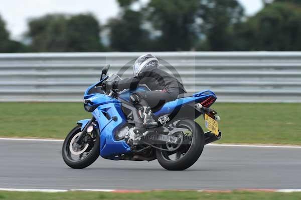 Motorcycle action photographs;Trackday digital images;event digital images;eventdigitalimages;no limits trackday;peter wileman photography;snetterton;snetterton circuit norfolk;snetterton photographs;trackday;trackday photos