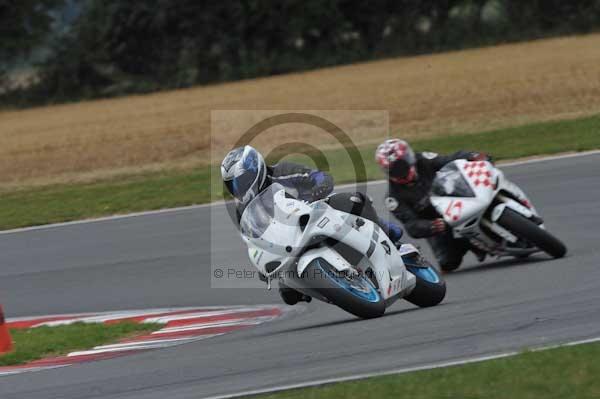 Motorcycle action photographs;Trackday digital images;event digital images;eventdigitalimages;no limits trackday;peter wileman photography;snetterton;snetterton circuit norfolk;snetterton photographs;trackday;trackday photos