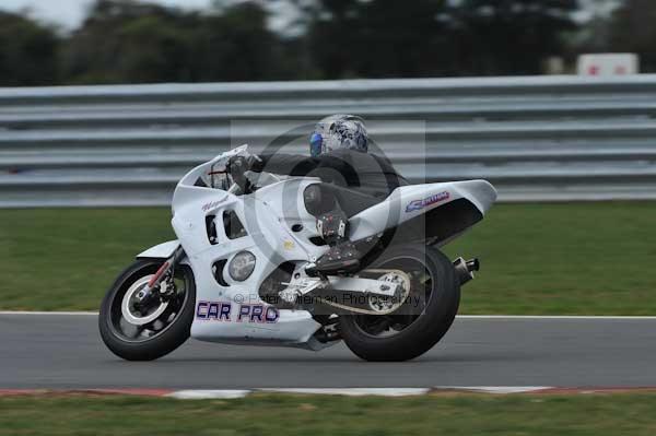 Motorcycle action photographs;Trackday digital images;event digital images;eventdigitalimages;no limits trackday;peter wileman photography;snetterton;snetterton circuit norfolk;snetterton photographs;trackday;trackday photos