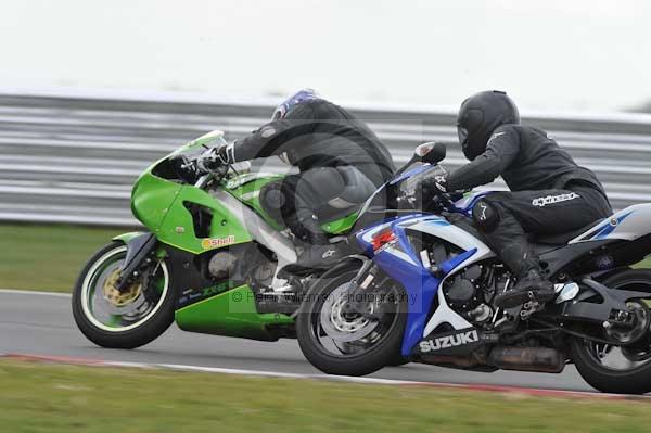 Motorcycle action photographs;Trackday digital images;event digital images;eventdigitalimages;no limits trackday;peter wileman photography;snetterton;snetterton circuit norfolk;snetterton photographs;trackday;trackday photos
