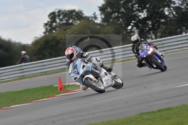 Motorcycle action photographs;Trackday digital images;event digital images;eventdigitalimages;no limits trackday;peter wileman photography;snetterton;snetterton circuit norfolk;snetterton photographs;trackday;trackday photos