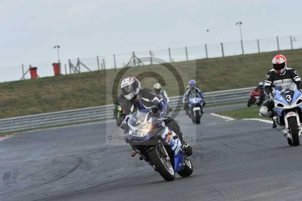 Motorcycle action photographs;Trackday digital images;event digital images;eventdigitalimages;no limits trackday;peter wileman photography;snetterton;snetterton circuit norfolk;snetterton photographs;trackday;trackday photos