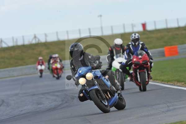 Motorcycle action photographs;Trackday digital images;event digital images;eventdigitalimages;no limits trackday;peter wileman photography;snetterton;snetterton circuit norfolk;snetterton photographs;trackday;trackday photos