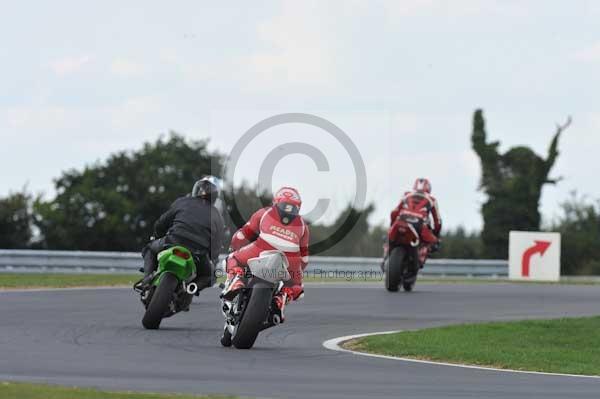 Motorcycle action photographs;Trackday digital images;event digital images;eventdigitalimages;no limits trackday;peter wileman photography;snetterton;snetterton circuit norfolk;snetterton photographs;trackday;trackday photos